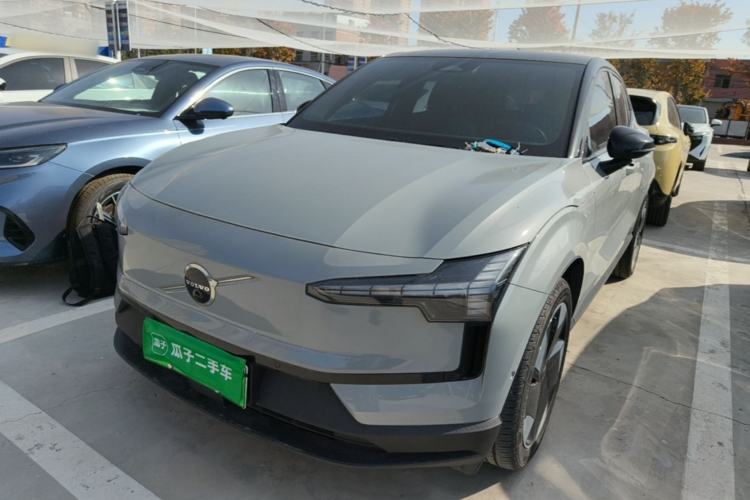 Volvo EX30 2025 Rear-Drive Long-Range Version Ultra