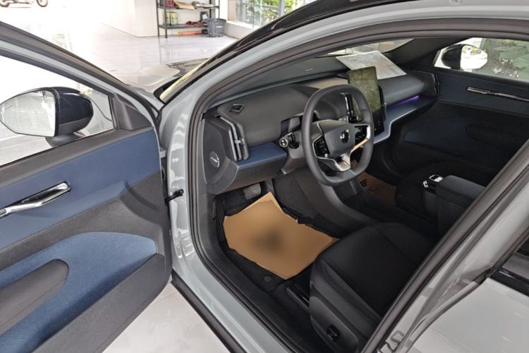 Used Volvo EX30 2025 Rear-Drive Long-Range Plus Model Driver Seat
