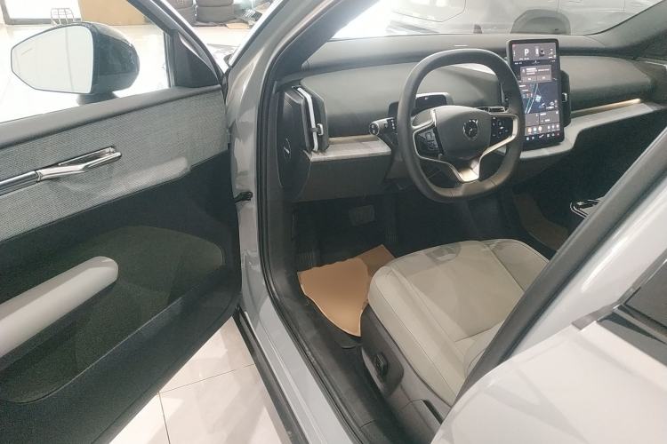 Used Volvo EX30 2025 Rear-Drive Long-Range Version Ultra Driver Seat