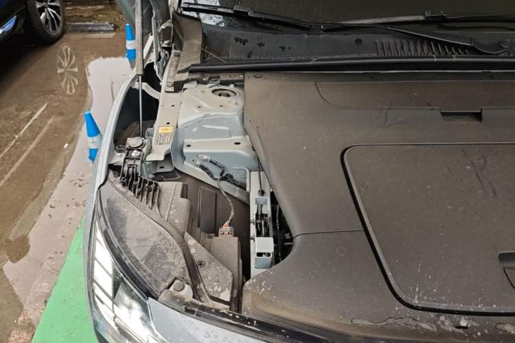 Used Volvo EX30 2025 Rear-Drive Long-Range Plus Model Engine Bay Right
