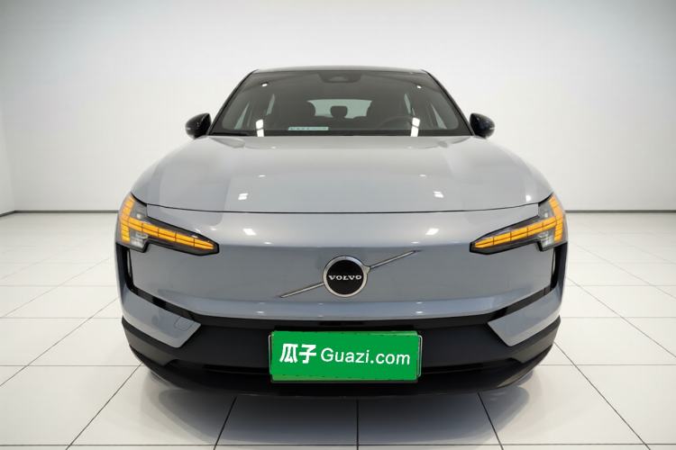 Used Volvo EX30 2025 Rear-Drive Long-Range Version Ultra Exterior 1