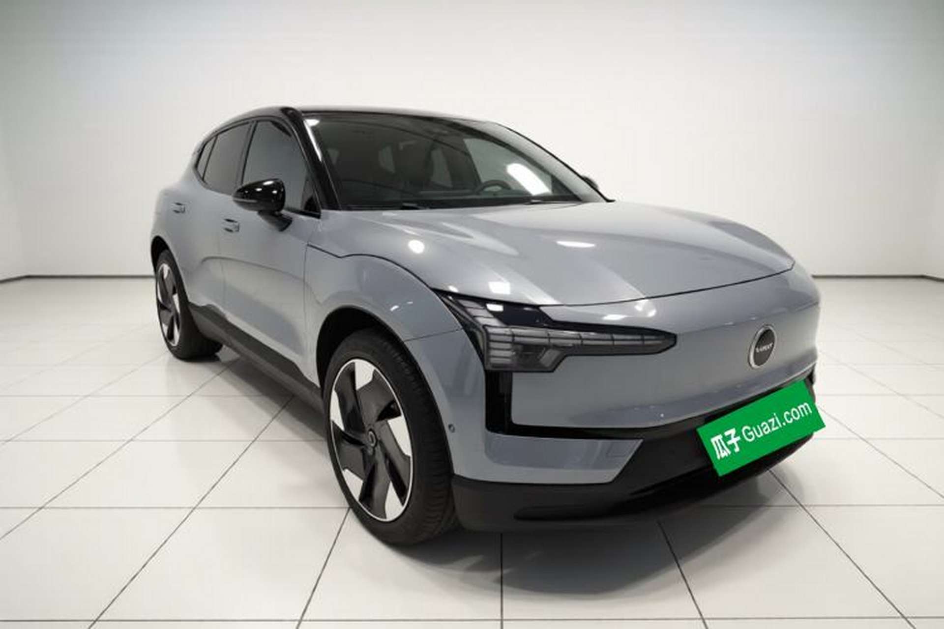 Used Volvo EX30 2025 Rear-Drive Long-Range Version Ultra Exterior 2