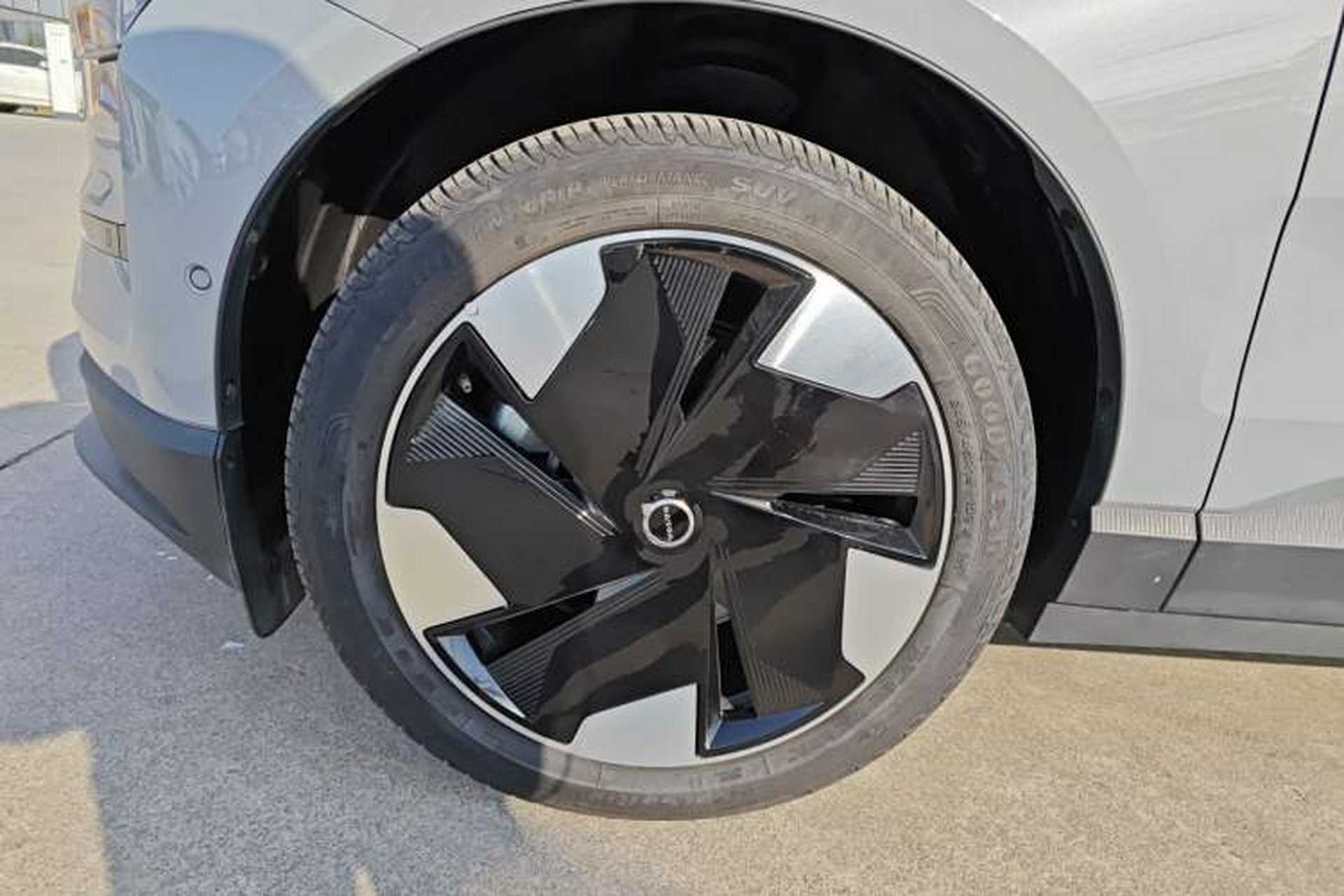 Used Volvo EX30 2025 Rear-Drive Long-Range Version Ultra Exterior 7