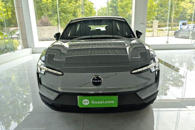 Used Volvo EX30 2025 Rear-Drive Long-Range Plus Model Front