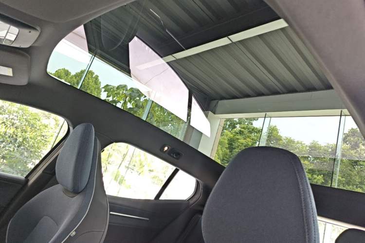 Used Volvo EX30 2025 Rear-Drive Long-Range Plus Model Headliner