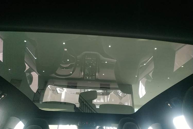 Used Volvo EX30 2025 Rear-Drive Long-Range Version Ultra Headliner