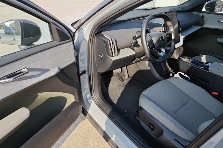 Used Volvo EX30 2025 Rear-Drive Long-Range Version Ultra Interior 3
