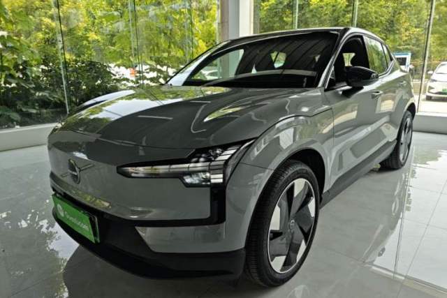 Used Volvo EX30 2025 Rear-Drive Long-Range Plus Model