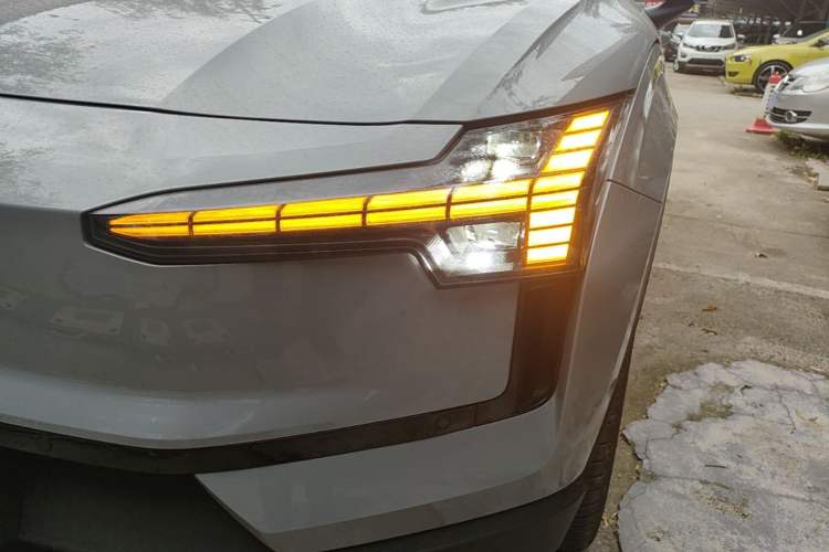 Used Volvo EX30 2025 Rear-Drive Long-Range Version Ultra Left Front Headlight