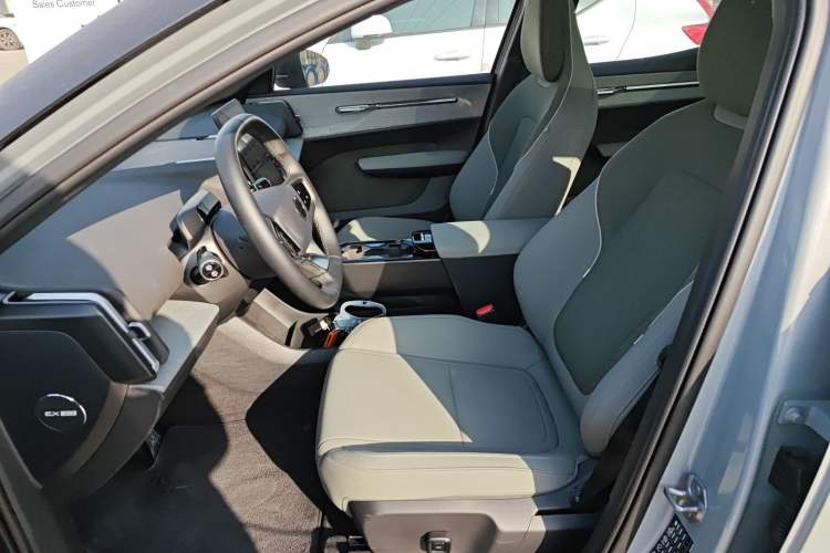 Used Volvo EX30 2025 Rear-Drive Long-Range Version Ultra Left Front Seat