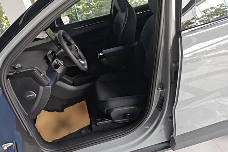 Used Volvo EX30 2025 Rear-Drive Long-Range Plus Model Left Front Seat