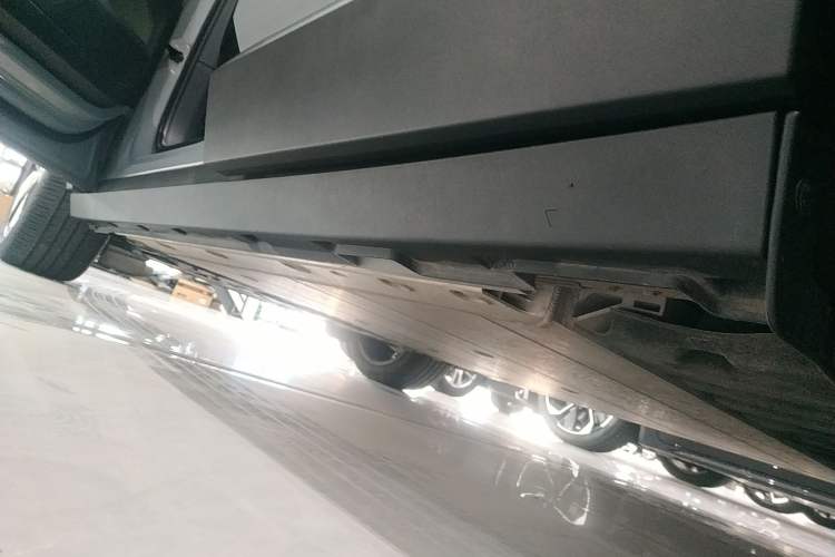 Used Volvo EX30 2025 Rear-Drive Long-Range Version Ultra Left Side Sill