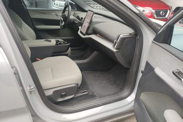 Used Volvo EX30 2025 Rear-Drive Long-Range Version Ultra Right Front Seat