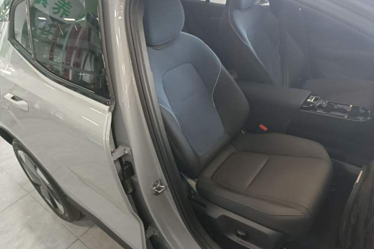 Used Volvo EX30 2025 Rear-Drive Long-Range Version Ultra Right Front Seat