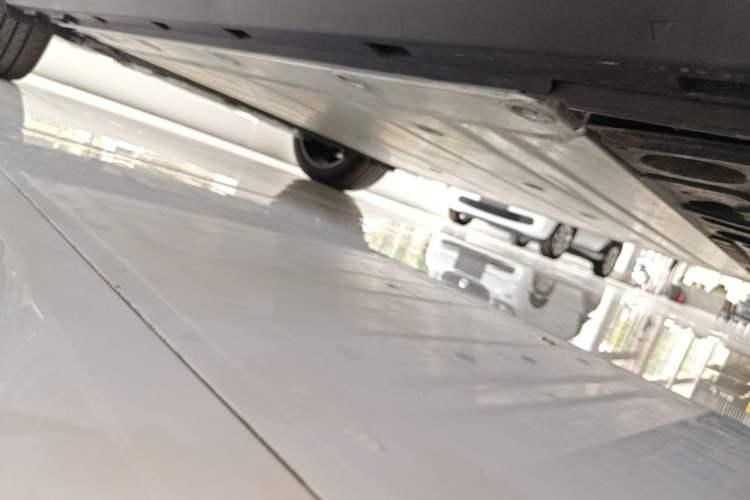 Used Volvo EX30 2025 Rear-Drive Long-Range Plus Model Right Side Sill