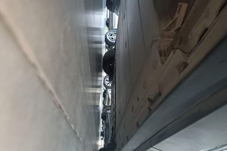 Used Volvo EX30 2025 Rear-Drive Long-Range Version Ultra Right Side Sill