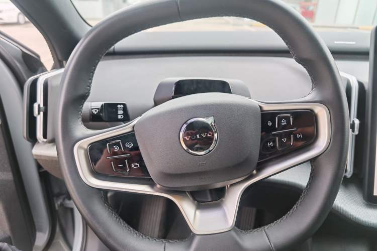 Used Volvo EX30 2025 Rear-Drive Long-Range Version Ultra Steering Wheel