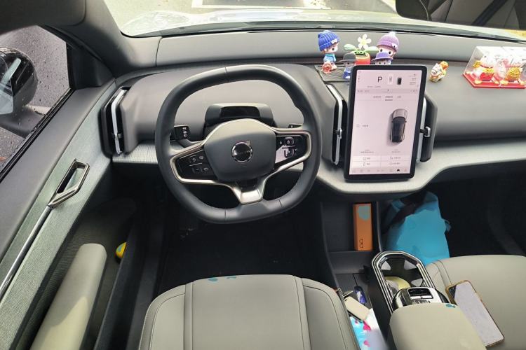 Used Volvo EX30 2025 Rear-Drive Long-Range Plus Model Steering Wheel