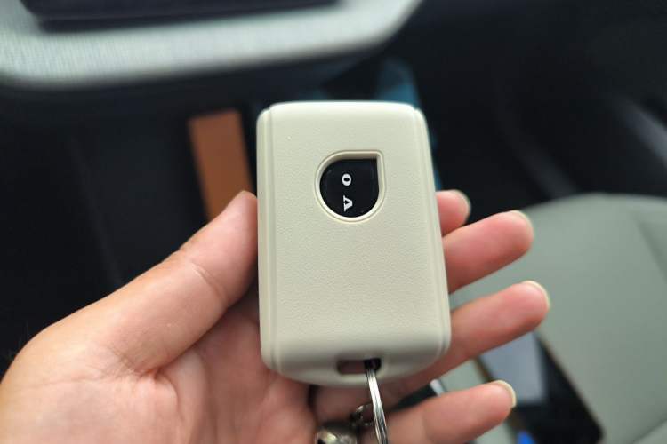 Used Volvo EX30 2025 Rear-Drive Long-Range Plus Model Vehicle Key