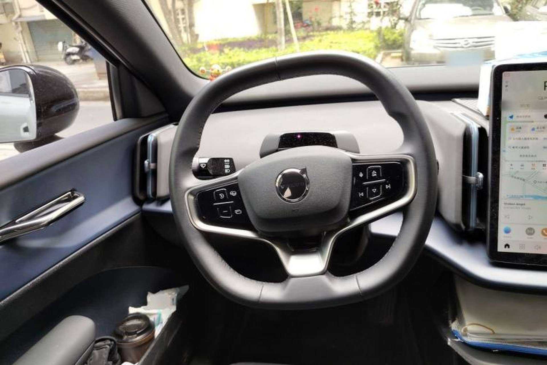 Used Volvo EX30 2025 Rear-Drive Long-Range Plus Model Steering Wheel