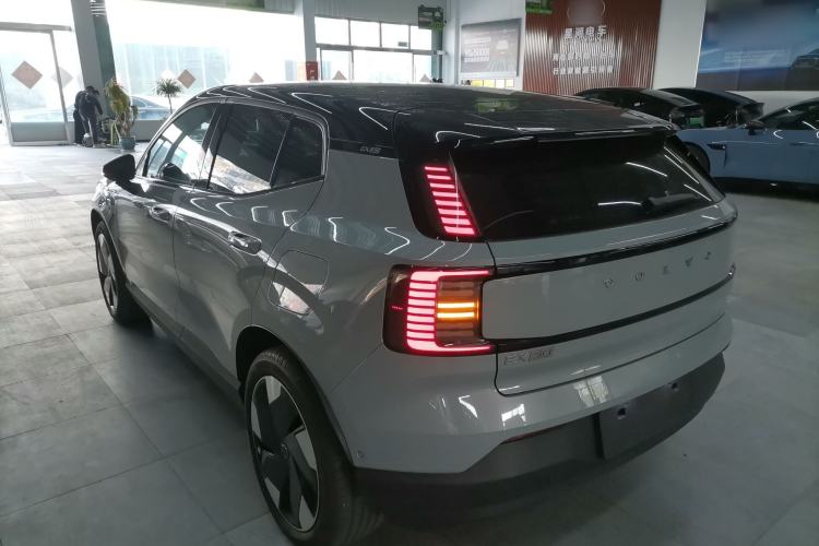 Used Volvo EX30 2025 Rear-Drive Long-Range Version Ultra Exterior 2