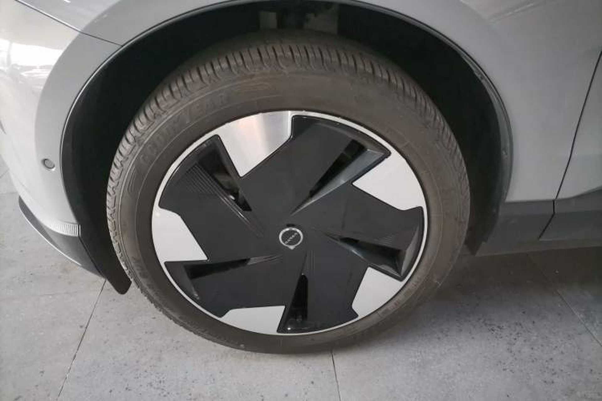 Used Volvo EX30 2025 Rear-Drive Long-Range Version Ultra Exterior 4