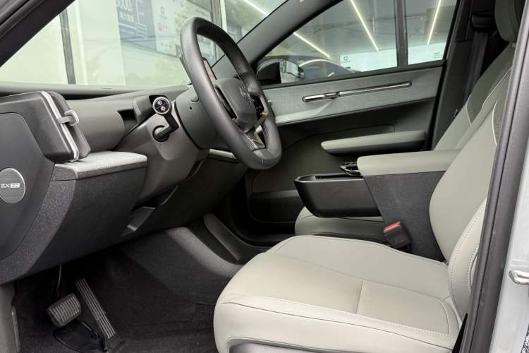 Used Volvo EX30 2025 Rear-Drive Long-Range Plus Model Interior 2