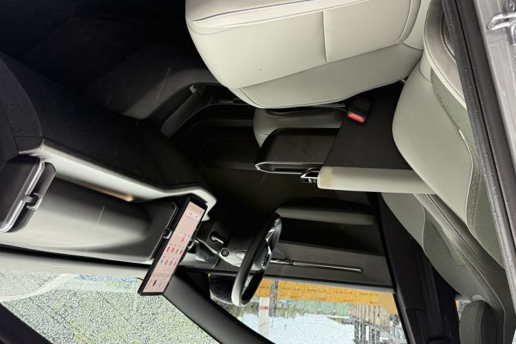 Used Volvo EX30 2025 Rear-Drive Long-Range Plus Model Interior 7