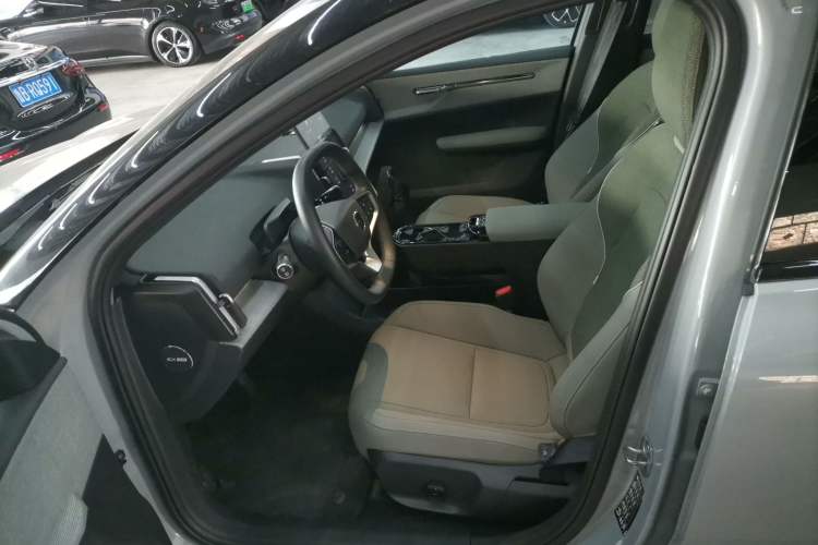 Used Volvo EX30 2025 Rear-Drive Long-Range Version Ultra Left Front Seat