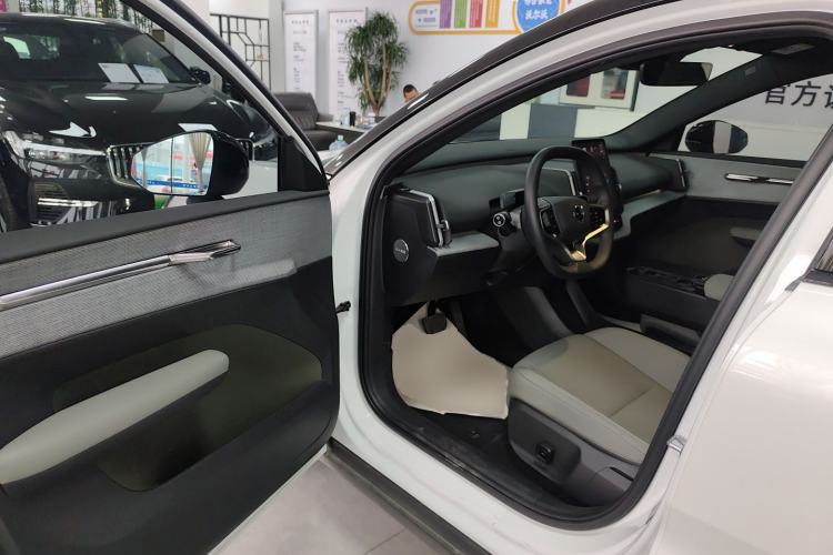 Used Volvo EX30 2025 Rear-Drive Long-Range Plus Model Driver Seat