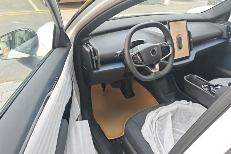Used Volvo EX30 2025 Rear-Drive Long-Range Version Ultra Driver Seat