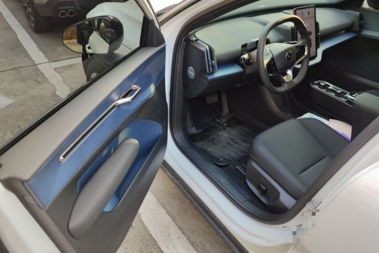 Used Volvo EX30 2025 Rear-Drive Long-Range Plus Model Driver Seat