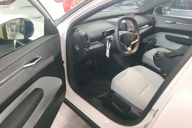 Used Volvo EX30 2025 Rear-Drive Long-Range Version Ultra Driver Seat
