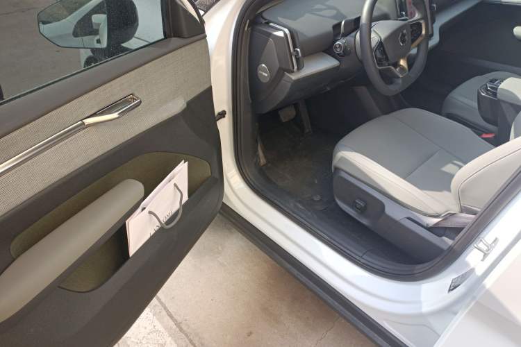 Used Volvo EX30 2025 Rear-Drive Long-Range Plus Model Driver Seat