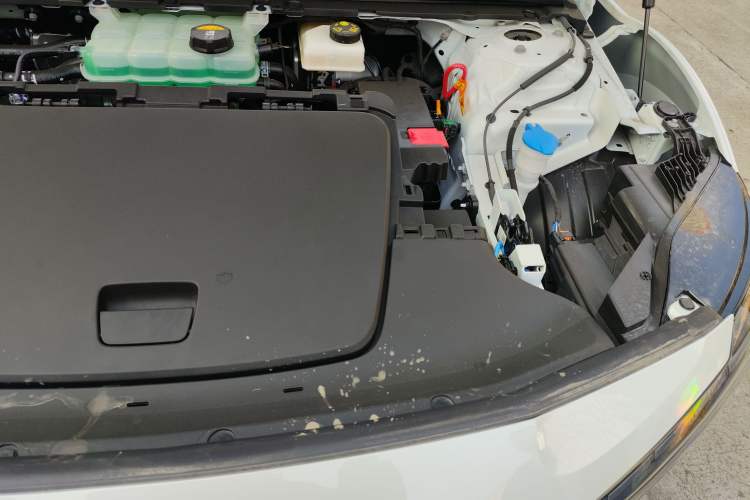 Used Volvo EX30 2025 Rear-Drive Long-Range Plus Model Engine Bay Left