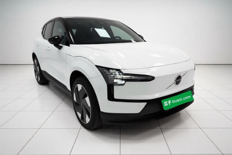 Used Volvo EX30 2025 Rear-Drive Long-Range Plus Model Exterior 1