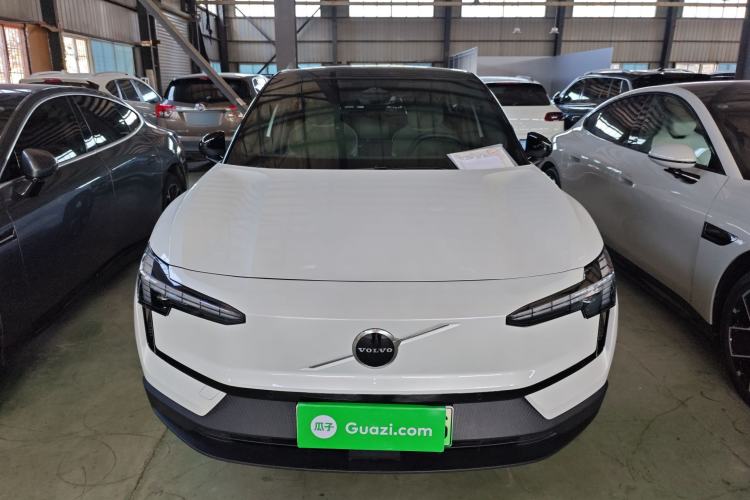 Used Volvo EX30 2025 Rear-Drive Long-Range Plus Model Exterior 1