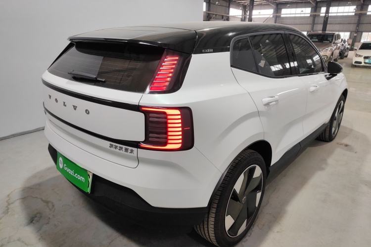 Used Volvo EX30 2025 Rear-Drive Long-Range Plus Model Exterior 5