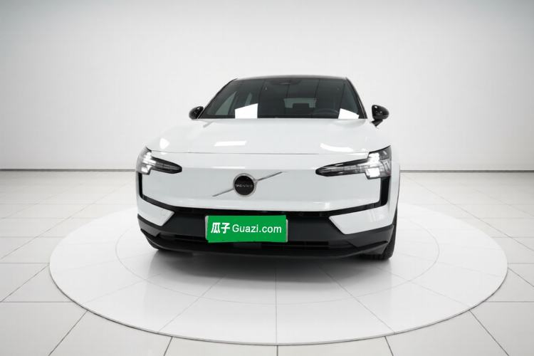 Used Volvo EX30 2025 Rear-Drive Long-Range Plus Model Front