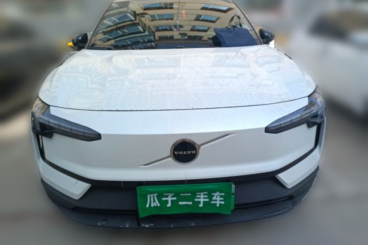 Used Volvo EX30 2025 Rear-Drive Long-Range Plus Model Front