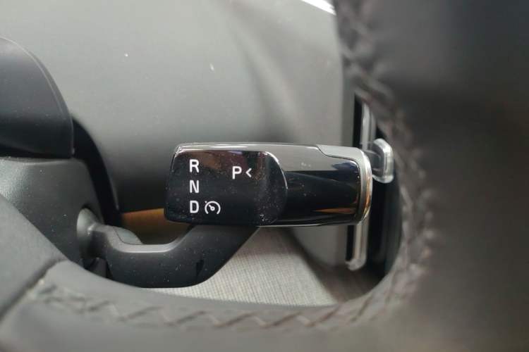 Used Volvo EX30 2025 Rear-Drive Long-Range Plus Model Gear Lever