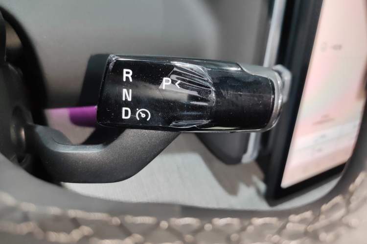 Used Volvo EX30 2025 Rear-Drive Long-Range Plus Model Gear Lever