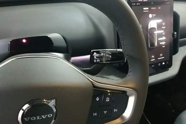 Used Volvo EX30 2025 Rear-Drive Long-Range Version Ultra Gear Lever