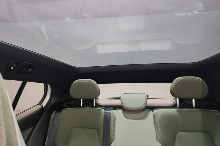 Used Volvo EX30 2025 Rear-Drive Long-Range Plus Model Headliner