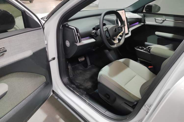 Used Volvo EX30 2025 Rear-Drive Long-Range Plus Model Interior 3