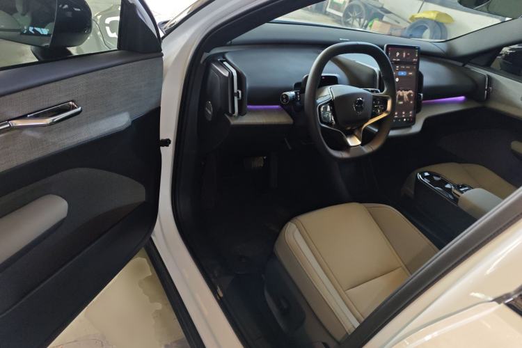 Used Volvo EX30 2025 Rear-Drive Long-Range Plus Model Interior 3