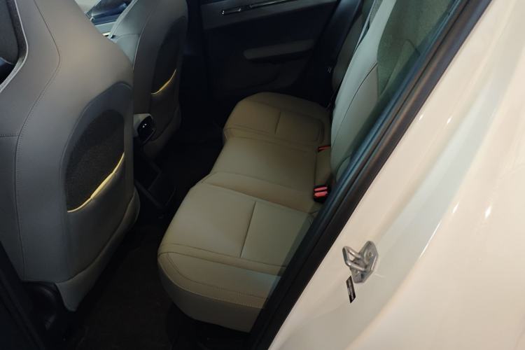 Used Volvo EX30 2025 Rear-Drive Long-Range Plus Model Interior 4