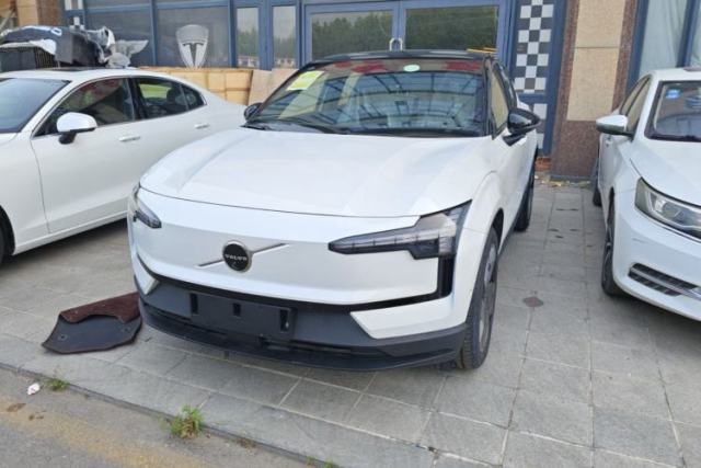 Used Volvo EX30 2025 Rear-Drive Long-Range Version Ultra
