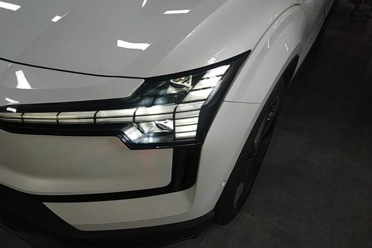 Used Volvo EX30 2025 Rear-Drive Long-Range Version Ultra Left Front Headlight