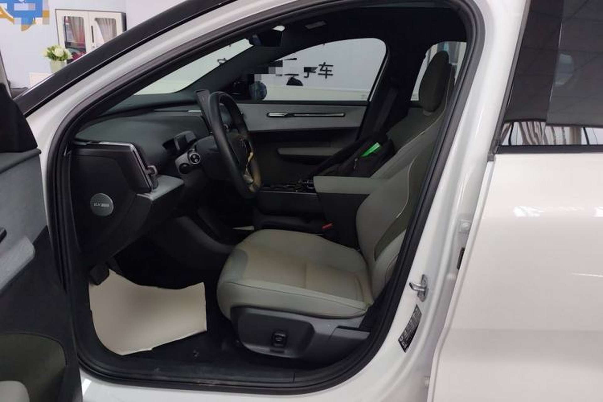 Used Volvo EX30 2025 Rear-Drive Long-Range Plus Model Left Front Seat